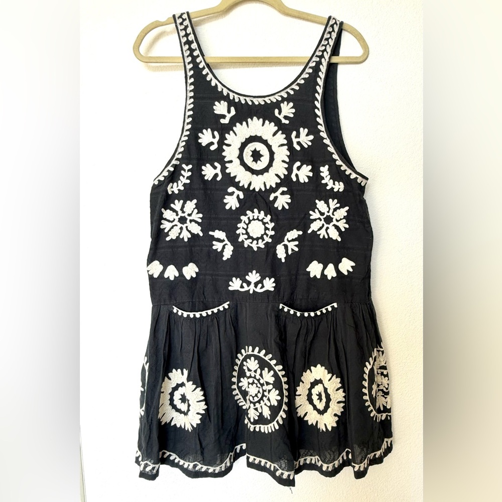 New Free People embroidered tunic dress with pockets size XS navy blue